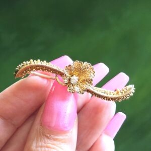 REAL DIAMOND & 22K GOLD Antique Felegree Brooche.